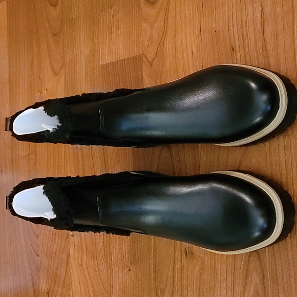 Marc Fisher Ink Lug Sole Chelsea Fur Detail Boots Size 8.5 - Picture 3 of 7